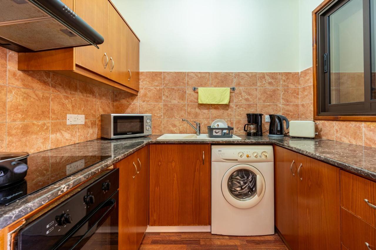 Celine'S 2 Bedrooms Apartment In Larnaca Center エクステリア 写真