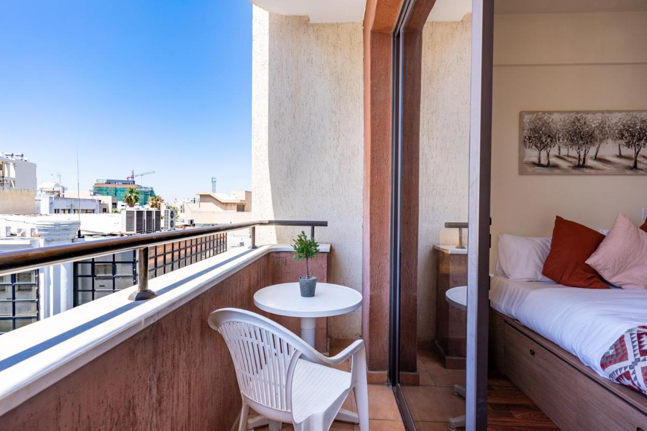 Celine'S 2 Bedrooms Apartment In Larnaca Center エクステリア 写真